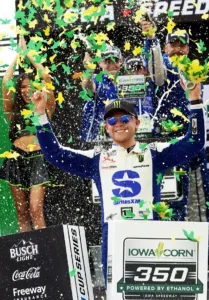 Gibbs clings to win in Iowa